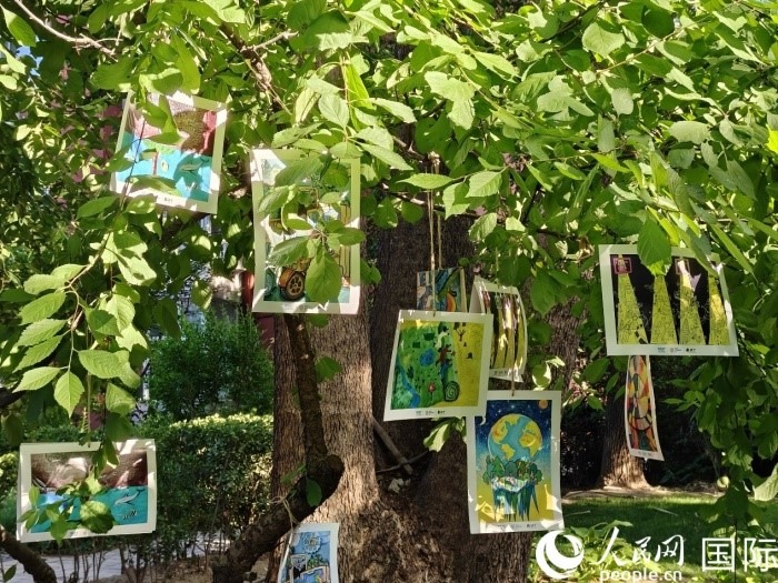 兒童環(huán)保繪畫展覽。人民網(wǎng)記者 李明攝
